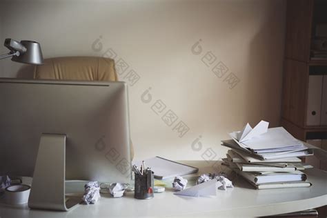 杂乱的办公桌高清图片下载-正版图片600286044-摄图网