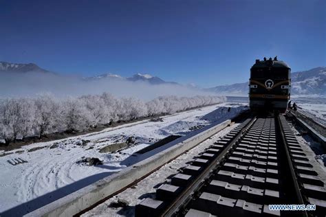 First cross-river bridge on Lhasa-Nyingchi section of Sichuan-Tibet Railway starts track laying ...