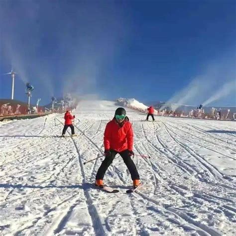 【盘州发布】走，滑雪去！乌蒙滑雪场今天开业了_游客_营业_雪景