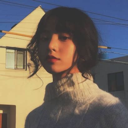 甜美女生头像蓝光滤镜