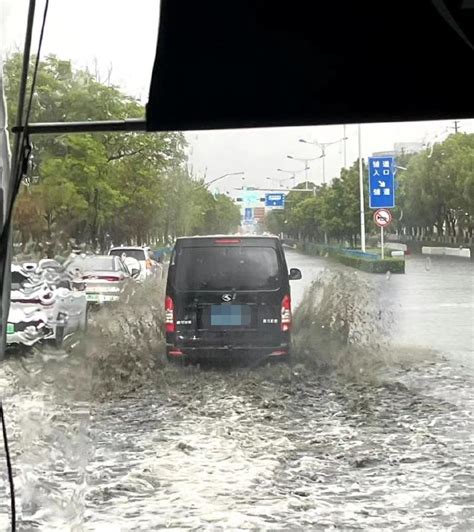 强降雨导致昆明城区道路多处淹积水 通过受阻部分区域断交|云南|积水|道路_新浪新闻