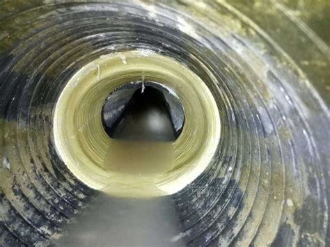 水沟中供水管道修理高清图片下载-正版图片504858855-摄图网