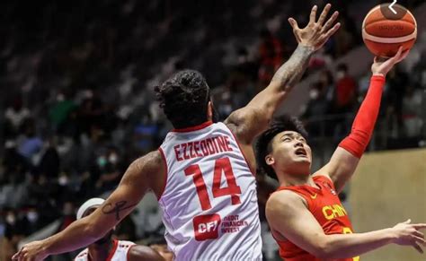中国男篮与菲律宾男篮的对抗赛，为了争球直接在场上打起来了_东方体育