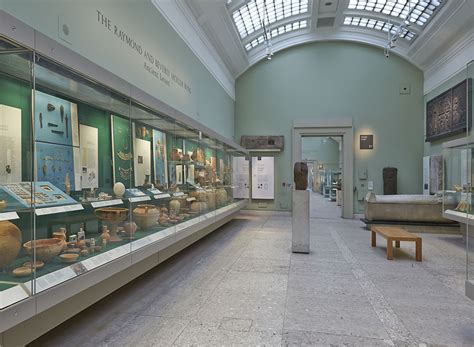 英国大英博物馆开放 将采取网上预约--