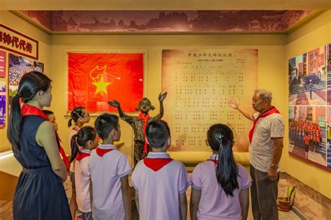 我们是共产主义接班人！郑州34中举行2026届少先队建队仪式 - 郑州教育信息网
