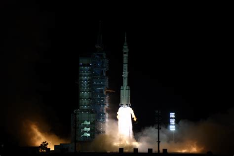 美 新型火箭AtlasV搭配新一代发动机 今年内发射__财经头条