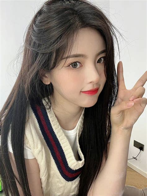 杨超越壁纸图片
