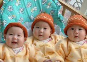 一胎女儿二胎双胞胎女儿，三胎4胞胎女儿，出生后全家人哭笑不得