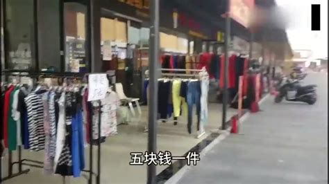 实拍广东最大的服装尾货市场，衣服论斤卖，线下老外都来这进货_新浪新闻