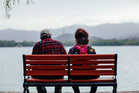 泪崩！两位七十多岁的痴呆老人爱情故事，让无数年轻人为之羡慕！ #爱情 #催泪电影_腾讯视频