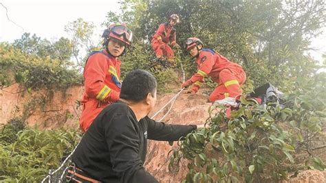 男子晨练被困8米高山坡 消防员18分钟救出_深圳新闻网