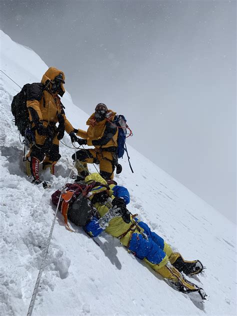 西藏墨脱雪崩已致8人遇难，当地人：事发地被称为“鬼门关”，被埋被困人员或为游客……