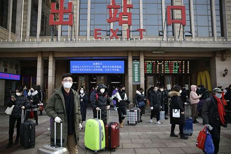 北京站迎3.5万抵京旅客 出站需测温 站前广场消毒_手机新浪网