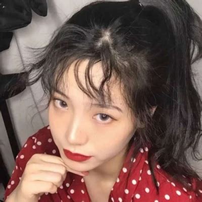 超甜美女生头像红色系