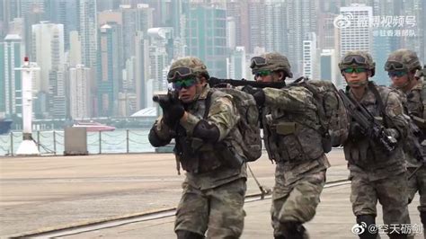 紧贴实战履行防务 驻香港部队组织三军联合巡逻_凤凰网视频_凤凰网
