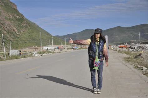 川藏线上的穷游女，如何完成漫长旅途的：是司机们的轮流帮助？