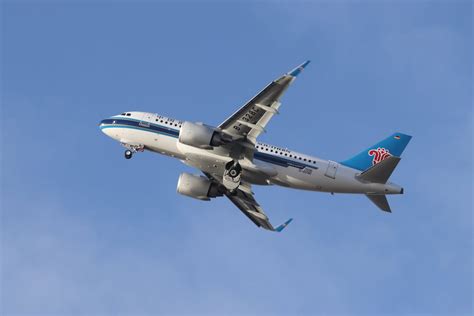 南航首架国产ARJ21飞机投入商业运营-新闻频道-和讯网