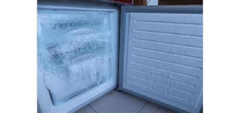 冰箱冷冻室结冰严重是什么原因 造成排水不畅箱内水份太多导致
