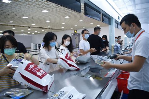 探访三亚凤凰机场新增免税提货点：首日将完成5000个订单提货_社会热点_社会频道_云南网