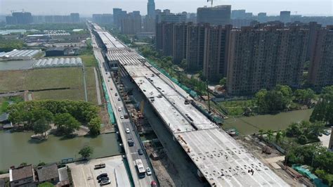 世纪大道快速路（永乐路—沙河互通）工程施工III标段主线高架桥全线贯通