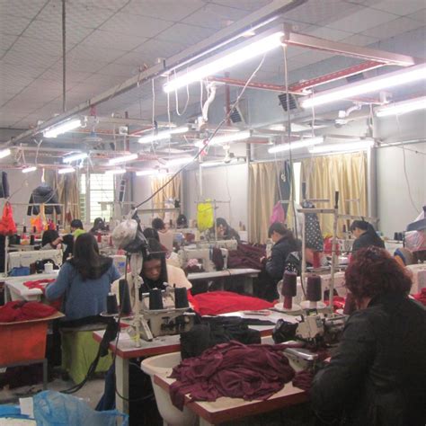 女装源头工厂 羽绒服加工定制 承接女装小批量来图打样加工定制-阿里巴巴