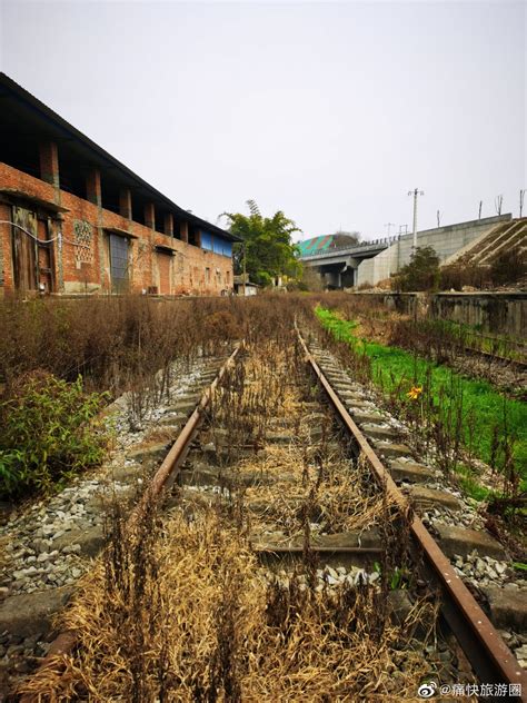 时光荏苒，自贡张家坝火车站短短几年内从繁华落尽到满地沧桑……