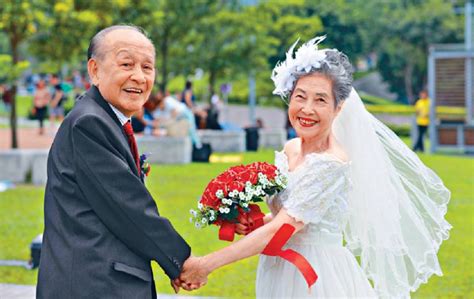 结婚六十周年是什么婚 给父母结婚纪念日祝福语大全 - 中国婚博会官网