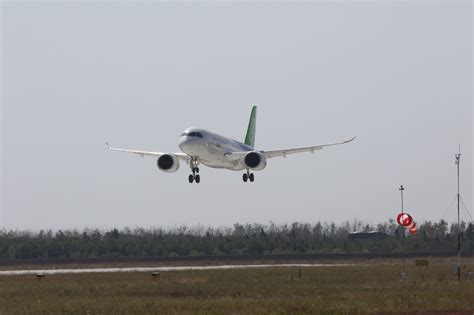又一架ARJ21飞机完成首次生产试飞，已有5架交付使用