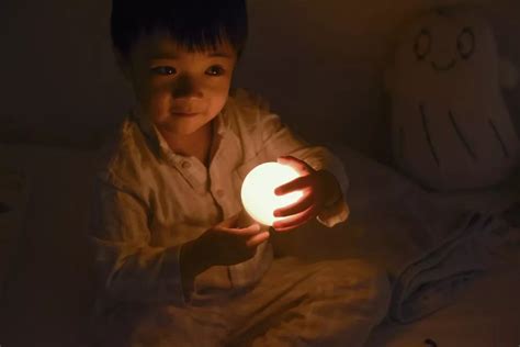 可以捏亮的小灯泡，给孩子和全家人智能的安心陪伴__凤凰网
