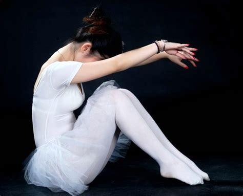 一个翩翩起舞的芭蕾舞女孩！|芭蕾舞|艺术美|女孩_新浪新闻