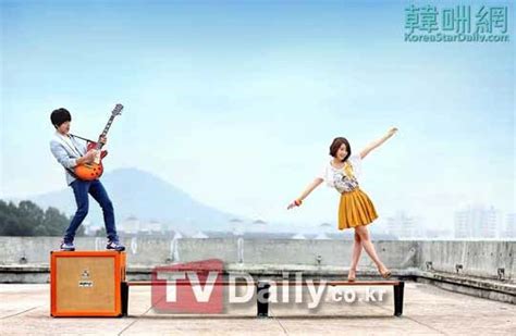 郑容和朴信惠主演《你迷上我》 清新海报曝光 _娱乐_腾讯网
