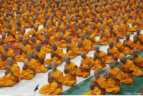 在寺庙祈祷的佛教徒的手高清图片下载-正版图片502937705-摄图网