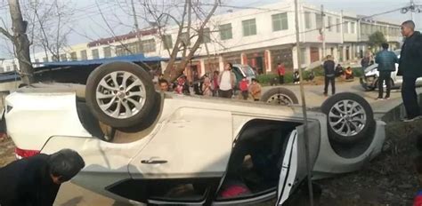 货车驶入对向车道撞上小车 四川成乐高速车祸致4死1伤 - 滚动 - 华西都市网新闻频道