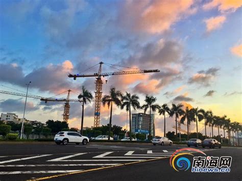“空中造楼机”正式安装完成 助力海南第一高楼建设_图片频道_海南新闻中心_海南在线_海南一家