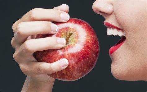 每天吃一个煮熟的苹果，坚持5天，身体会悄悄收获3个变化！_果胶