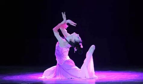 古典舞蹈高清图片下载-正版图片502418648-摄图网