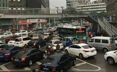 大连最通畅的马路在旅顺北路和中路之间，双向六车道，全年不堵车_凤凰网视频_凤凰网