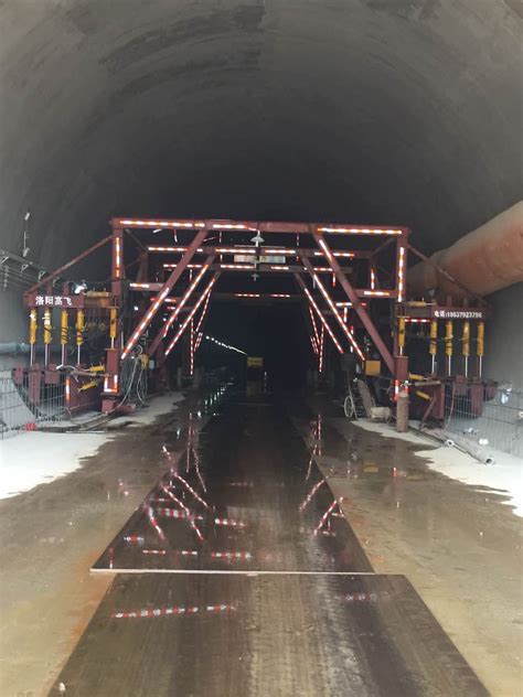 新台隧道明洞率先使用水沟电缆槽台车施工-洛阳高飞桥隧机械股份有限公司