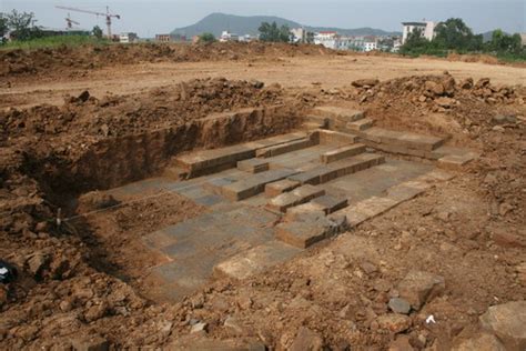 北京市长沟镇坟庄村挖到奇怪古墓：唐风墓葬、金代钱币穿越2百年 - 神秘的地球 科学|自然|地理|探索