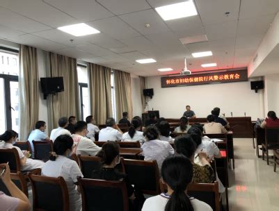 图为西湖区局党支部组织全体党员前往江西省党性党风党纪教育馆开展廉政教育。