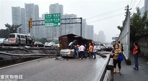 杨公桥，一大早就发生车祸，大货车压扁了标致408-其他-买车用车-重庆购物狂