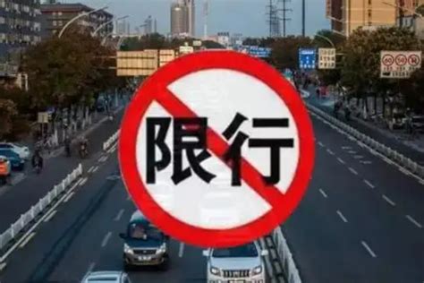 长安街上频现骑行“飙车族”，“速度都赶上汽车了！”_京报网
