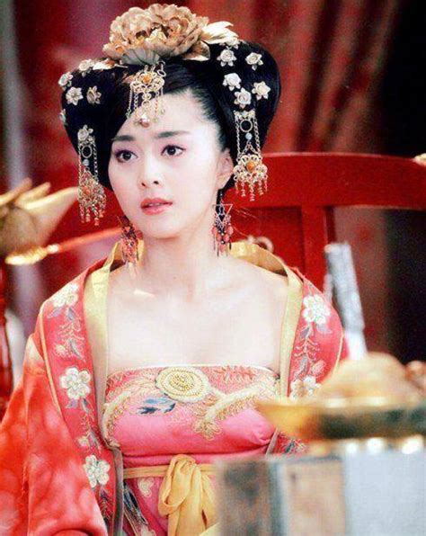 黄蓉扮演者，米雪陈玉莲依旧貌美，41岁的她嫁给了幸福！__凤凰网