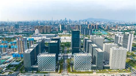 南京建邺高新区朱延琴：通过大赛、产业峰会等形式，创造共同发展态势 | 极客公园