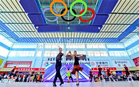 甘肃张掖：国际标准舞（体育舞蹈）公开赛举行-人民图片网