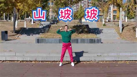 益馨广场舞三月里的小雨-美美的背面示范教程，跟我一起做锻炼百爱_广场舞教学视频_广场舞地盘