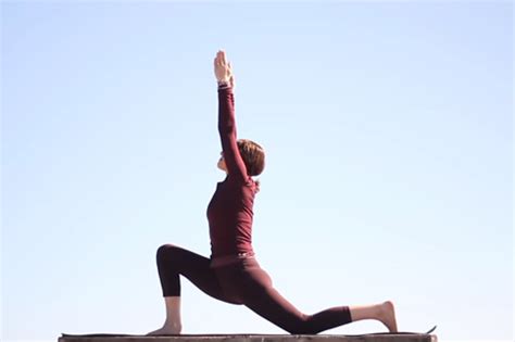 瑜伽减肥一个月瘦几斤 每天练瑜伽1小时消耗多少热量_肌肉网
