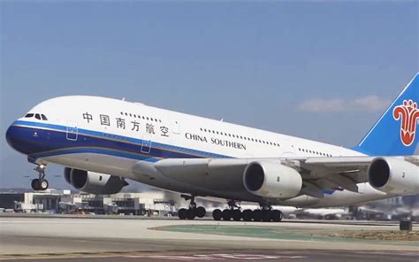4K波音777飞机机场降落视频素材下载,正版实拍4K波音777飞机机场降落视频素材网站_凌点视频素材网