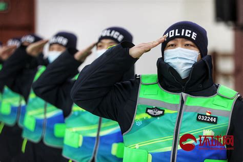上海铁警乘警支队举行红袖标佩戴仪式 加强一线民警执勤标志管理_法谭_新民网