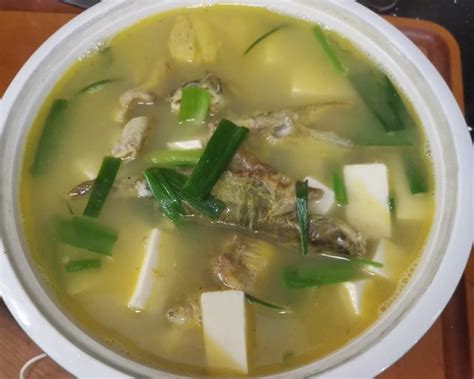 【黄甲鱼豆腐汤的做法步骤图，怎么做好吃】蘑菇土豆家的家常菜_下厨房
